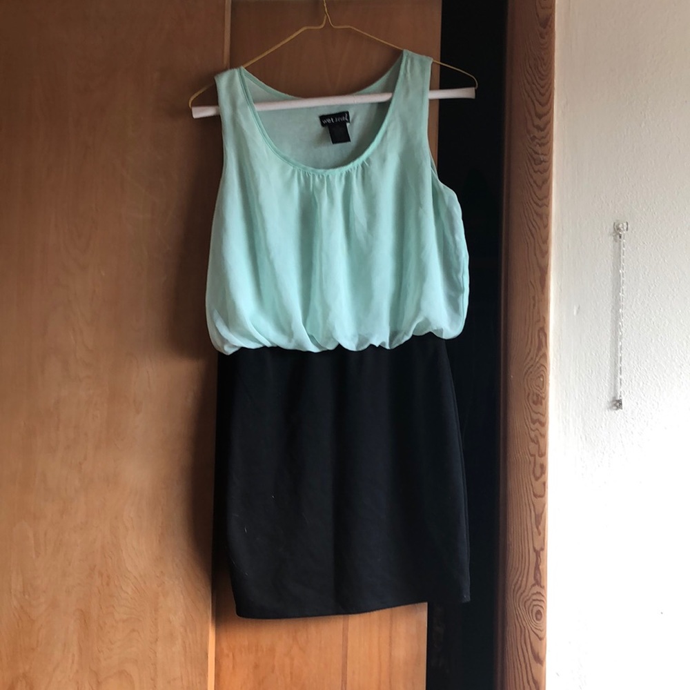 Wet seal semi formal